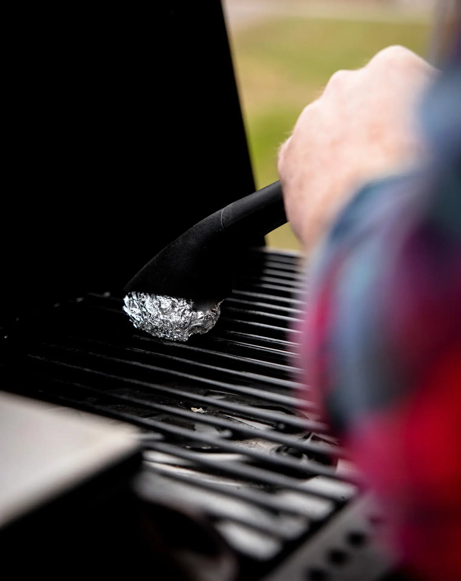 Using the HALO Foil-Fork to securely hold crumpled aluminum foil for a deep-clean of outdoor grill grates