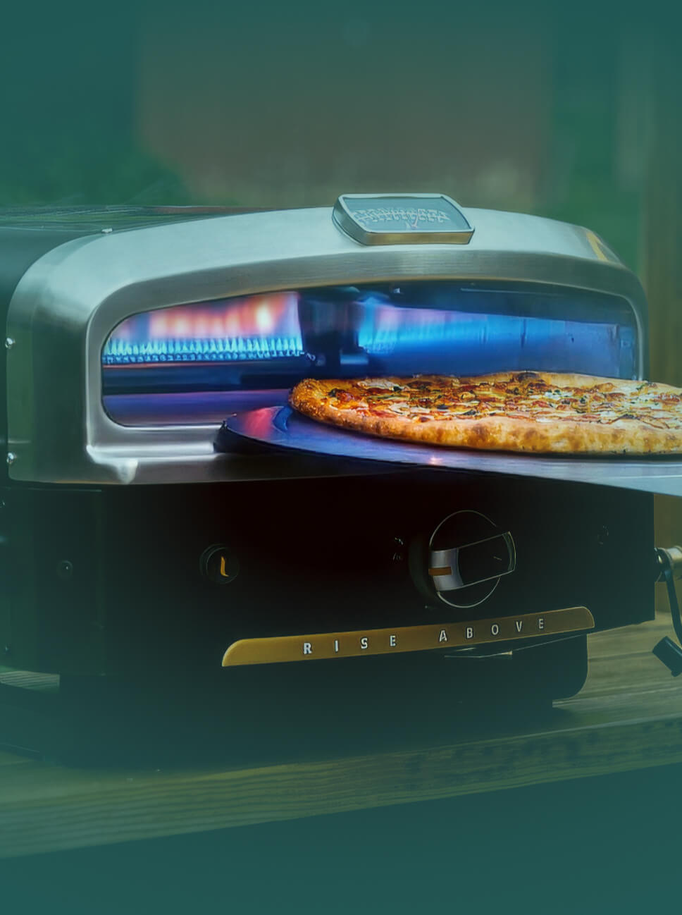 Outdoor pizza oven with a pizza inside, Versa 16.